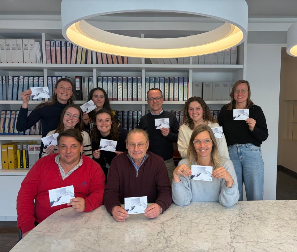 Lexcour-Advocaten steunt het initiatief van de OVB en zendt postkaarten aan advocate Hoda. 